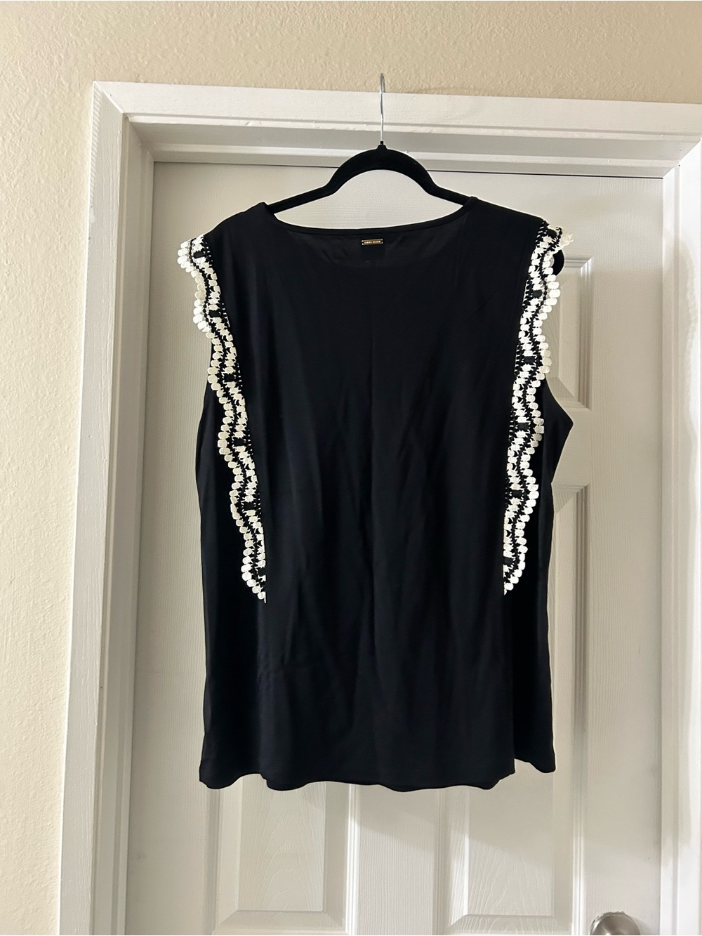 Anne Klein Black Sleeveless Camisole with White Scalloped Trim - Picture 2 of 3